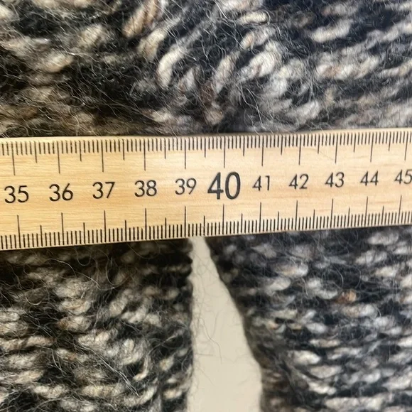 Aritzia - Wilfred Free - Wool Alpaca Blend Cardigan Sweater - Grey / Black - XS - Picture 9 of 13